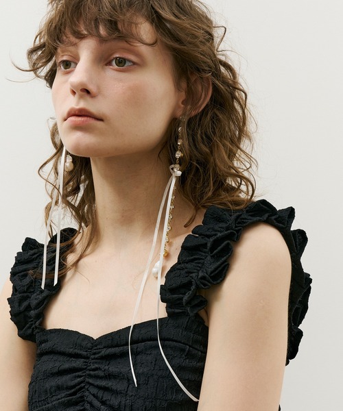 J1U by LA BELLE ETUDE（ジユウバイラベルエチュード）の「アシンメトリー×ダイヤレーンリボンピアス（ピアス（両耳用）・レディース・ホワイト/ブラック・FREE）」の21枚目の写真