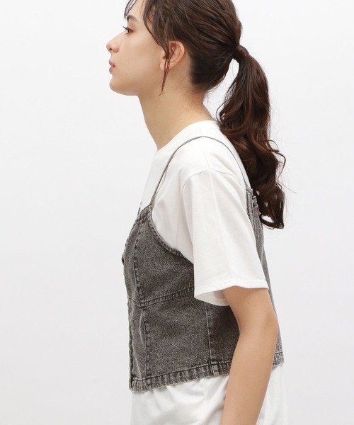 LAKOLE(ラコレ)の「ZIPデニムビスチェ / 124572(ベスト・レディース・ライトブルー/グレー・FREE)」の7枚目の写真