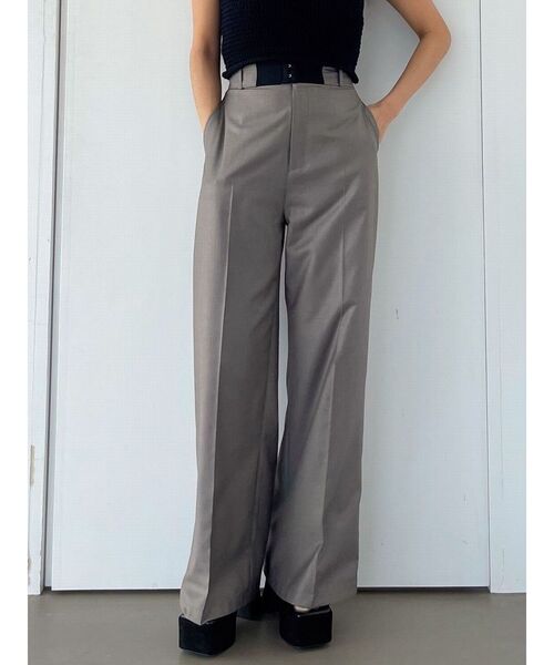 EMODA(エモダ)の「ハイウエストベルトパンツ(その他パンツ・レディース・グレー/ベージュ・SMALL/MEDIUM)」の2枚目の写真
