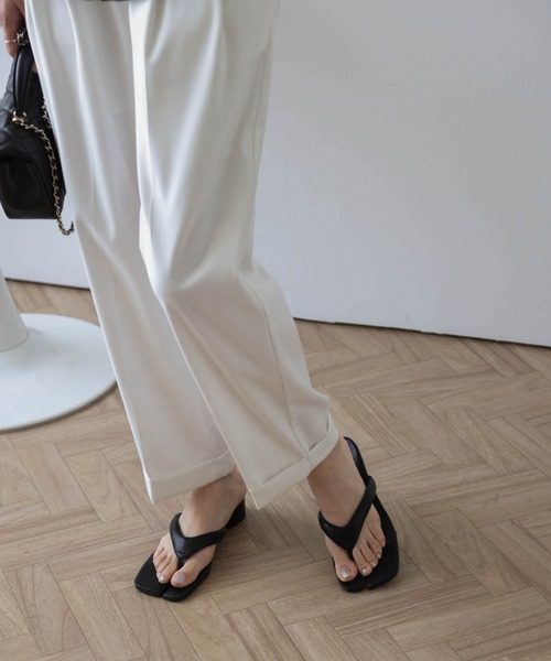 AMELY（エミリー）の「トングサンダル（サンダル・レディース・ブラック/ホワイト/シルバー/モカ/レオパード・35/36/37/38/39/40）」の6枚目の写真