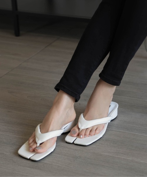 AMELY（エミリー）の「トングサンダル（サンダル・レディース・ブラック/ホワイト/シルバー/モカ/レオパード・35/36/37/38/39/40）」の9枚目の写真