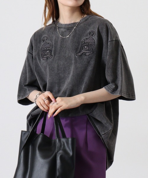 ATELANE(アテレーン)の「ピグメント加工ビックTシャツ(Tシャツ/カットソー・メンズ・ホワイト/ブラック系/ネイビー/ホワイト系/ネイビー系/ブラック・L/M)」の18枚目の写真