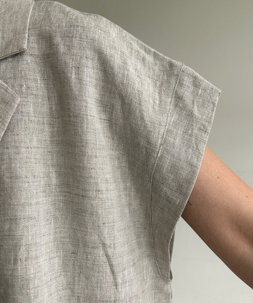 SHENERY（シーナリー）の「フレンチスリーブリネンジャケットベスト（ベスト・レディース・ブラック/ベージュ・FREE）」の13枚目の写真