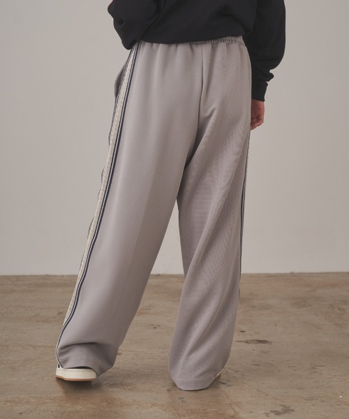 HUGELY - ラインイージーパンツ（ユニセックス着用）（その他パンツ）｜HUGELY（ヒュージリー）