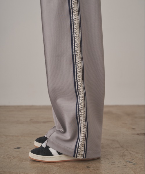 HUGELY - ラインイージーパンツ（ユニセックス着用）（その他パンツ）｜HUGELY（ヒュージリー）