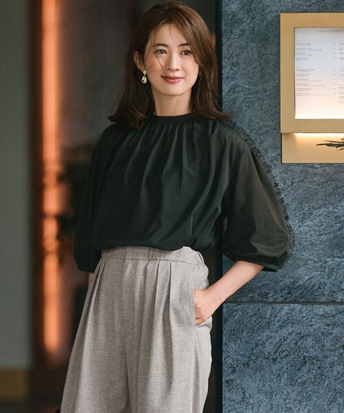 23区 S（ニジュウサンクチイサイサイズ）の「【新色追加/洗える】クリアトリコットジャージー ギャザーデザイン カットソー（Tシャツ/カットソー・レディース・ブラック系/ベージュ系/ダルブルー系/グレー系・32）」の2枚目の写真