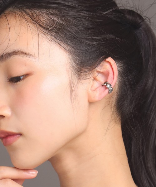 LHME（エルエイチエムイー）の「【WEB限定】“Moment”ハートエタニティイヤーカフ/サージカルステンレス（金属アレルギー対応）【LHME / エルエイチエムイー】（イヤーカフ・レディース・ゴールド/シルバー・ONE SIZE）」の8枚目の写真