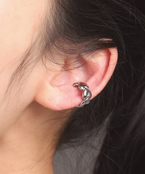 LHME（エルエイチエムイー）の「【WEB限定】“Moment”ハートエタニティイヤーカフ/サージカルステンレス（金属アレルギー対応）【LHME / エルエイチエムイー】（イヤーカフ・レディース・ゴールド/シルバー・ONE SIZE）」の7枚目の写真