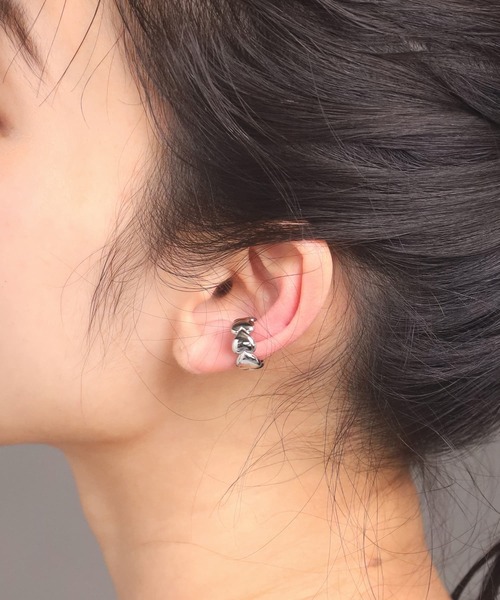 LHME（エルエイチエムイー）の「【WEB限定】“Moment”ハートエタニティイヤーカフ/サージカルステンレス（金属アレルギー対応）【LHME / エルエイチエムイー】（イヤーカフ・レディース・ゴールド/シルバー・ONE SIZE）」の6枚目の写真