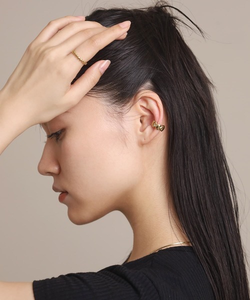 LHME（エルエイチエムイー）の「【WEB限定】“Moment”ハートエタニティイヤーカフ/サージカルステンレス（金属アレルギー対応）【LHME / エルエイチエムイー】（イヤーカフ・レディース・ゴールド/シルバー・ONE SIZE）」の3枚目の写真