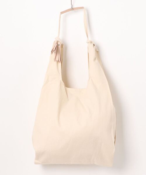 EARTH MADE(アースメイド)の「WASHED COTTON タッセル TOTE(トートバッグ・レディース・グレー/キナリ/ライトグリーン/ブラウン/ブラック・FREE)」の2枚目の写真