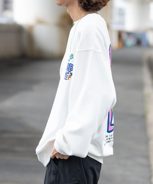 JOHN'S CLOSET（ジョンズクローゼット）の「【13】デジタルプリント＆発砲プリント ビッグトレーナー（スウェット・メンズ・ブラック/ホワイト系その他/オフホワイト/ブラック系その他・LARGE/MEDIUM）」の18枚目の写真