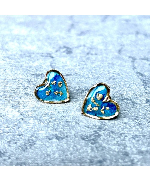 VIBGYOR(ヴィブジョー)の「【Willija】金属アレルギー対応《葉重》花びらと金箔のハートピアス(MA)(ピアス(両耳用)・レディース・ブルー系その他/ネイビー・FREE)」の2枚目の写真