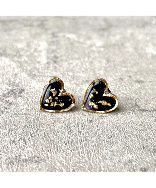VIBGYOR(ヴィブジョー)の「【Willija】金属アレルギー対応《葉重》花びらと金箔のハートピアス(MA)(ピアス(両耳用)・レディース・ブルー系その他/ネイビー・FREE)」の1枚目の写真