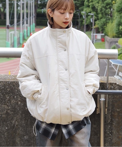 tiptop（ティップトップ）の「ナイロンスタンドカラーパディングブルゾン（ブルゾン・レディース・ブラック/アイボリー/チャコールグレー/ベージュ・FREE）」の2枚目の写真