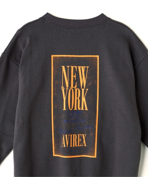 AVIREX(アヴィレックス)の「《WEB&DEPOT限定》TAPESTORY OF NEWYORK CREWNECK SWEAT(スウェット・メンズ・レッド系その他4/チャコールグレー/ホワイト・F)」の8枚目の写真