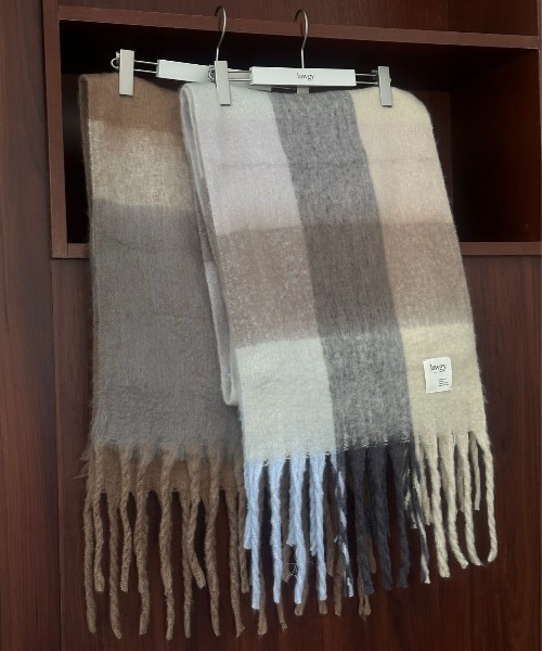 lawgy(ラウジー)の「mix color fringe muffler / ミックスカラーフリンジマフラー(マフラー・レディース・チェック/マルチ・FREE)」の2枚目の写真