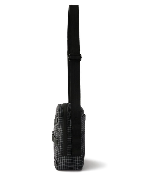 XLARGE(エクストララージ)の「RIPSTOP SQUARE SHOULDER BAG(ショルダーバッグ・メンズ・ブラック/ベージュ/パープル・ONE SIZE)」の5枚目の写真