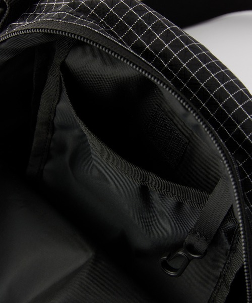 XLARGE(エクストララージ)の「RIPSTOP SQUARE SHOULDER BAG(ショルダーバッグ・メンズ・ブラック/ベージュ/パープル・ONE SIZE)」の11枚目の写真