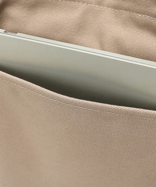 Ungrid(アングリッド)の「【Ungrid/アングリッド】ウォッシュド コットンキャンバス ラージトートバッグ(トートバッグ・レディース・ブラック/アイボリー/グレイッシュベージュ・FREE)」の4枚目の写真