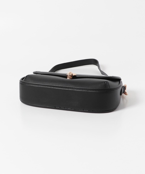 URBAN RESEARCH ROSSO WOMEN(アーバンリサーチ ロッソ)の「ヴィンテージライクフラップバッグ(ショルダーバッグ・レディース・ブラック/オフホワイト・-)」の9枚目の写真