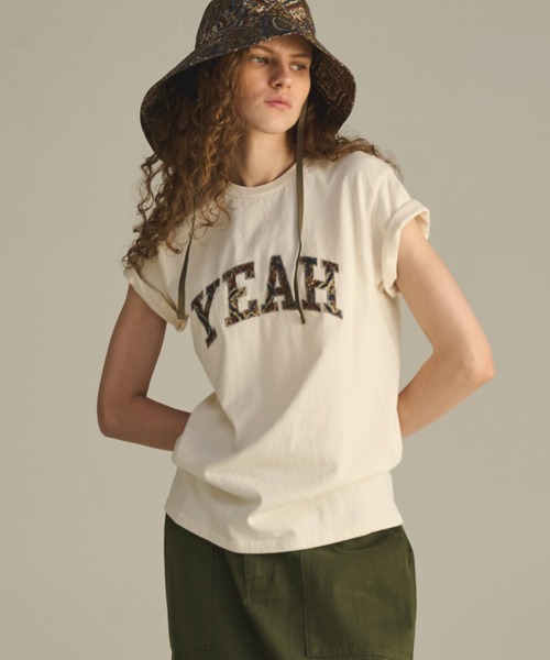 「KHA:KI / カーキ」 エンブロイダリーTEE「YEAH」 EMBROIDERY TEE 「YEAH」（Tシャツ/カットソー）｜kha:ki（カーキ）