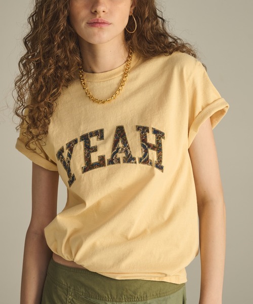 「KHA:KI / カーキ」 エンブロイダリーTEE「YEAH」 EMBROIDERY TEE 「YEAH」（Tシャツ/カットソー）｜kha:ki（カーキ）