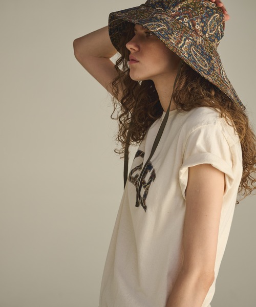 「KHA:KI / カーキ」 エンブロイダリーTEE「YEAH」 EMBROIDERY TEE 「YEAH」（Tシャツ/カットソー）｜kha:ki（カーキ）