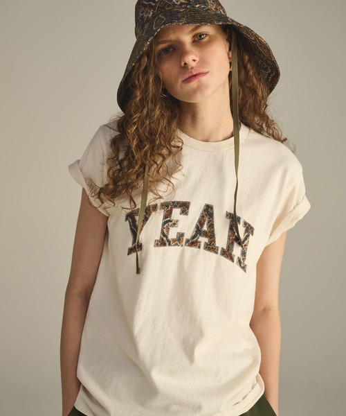 「KHA:KI / カーキ」 エンブロイダリーTEE「YEAH」 EMBROIDERY TEE 「YEAH」（Tシャツ/カットソー）｜kha:ki（カーキ）