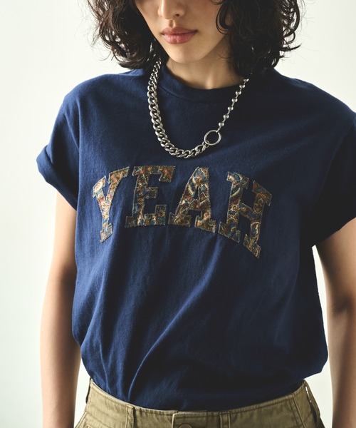 「KHA:KI / カーキ」 エンブロイダリーTEE「YEAH」 EMBROIDERY TEE 「YEAH」（Tシャツ/カットソー）｜kha:ki（カーキ）