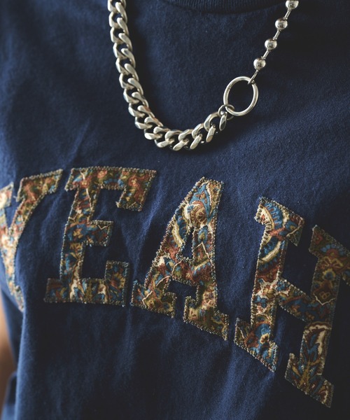 「KHA:KI / カーキ」 エンブロイダリーTEE「YEAH」 EMBROIDERY TEE 「YEAH」（Tシャツ/カットソー）｜kha:ki（カーキ）