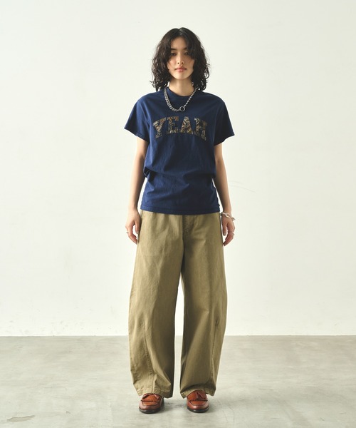 「KHA:KI / カーキ」 エンブロイダリーTEE「YEAH」 EMBROIDERY TEE 「YEAH」（Tシャツ/カットソー）｜kha:ki（カーキ）