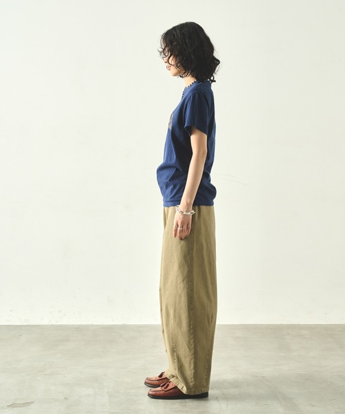 「KHA:KI / カーキ」 エンブロイダリーTEE「YEAH」 EMBROIDERY TEE 「YEAH」（Tシャツ/カットソー）｜kha:ki（カーキ）