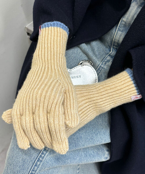 SHENERY(シーナリー)の「配色グローブ(その他小物・レディース・ブルー/ベージュ/レッド・FREE)」の2枚目の写真