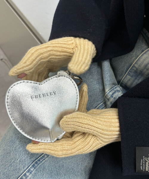 SHENERY(シーナリー)の「配色グローブ(その他小物・レディース・ブルー/ベージュ/レッド・FREE)」の4枚目の写真