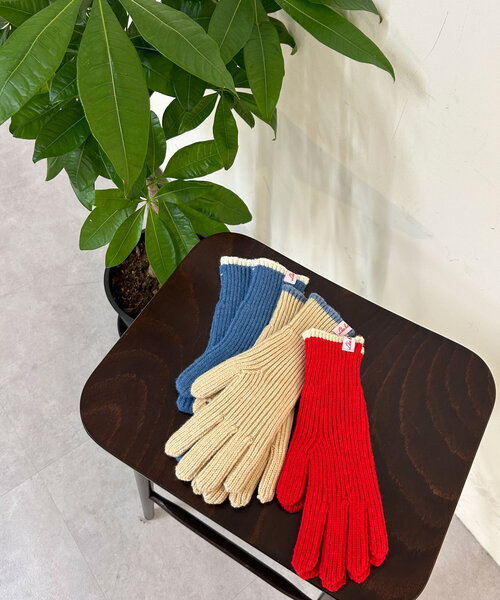 SHENERY(シーナリー)の「配色グローブ(その他小物・レディース・ブルー/ベージュ/レッド・FREE)」の6枚目の写真