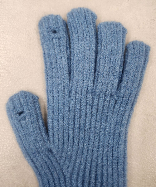 SHENERY(シーナリー)の「配色グローブ(その他小物・レディース・ブルー/ベージュ/レッド・FREE)」の14枚目の写真