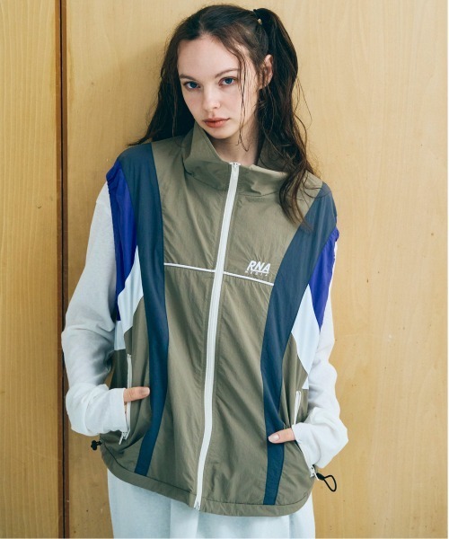 RNA（アールエヌエー）の「V0164 スウィッチングトレベスト（ベスト・レディース・ベージュ/ブラック/ブルー・MEDIUM）」の21枚目の写真