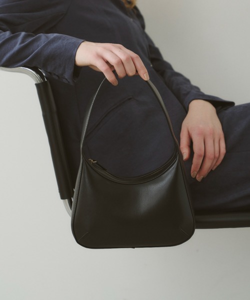 【美品】LEVERNIS(ル・ベルニ)Eco leather round bag セール】LEVERNIS(ル・ベルニ)Eco leather round bag