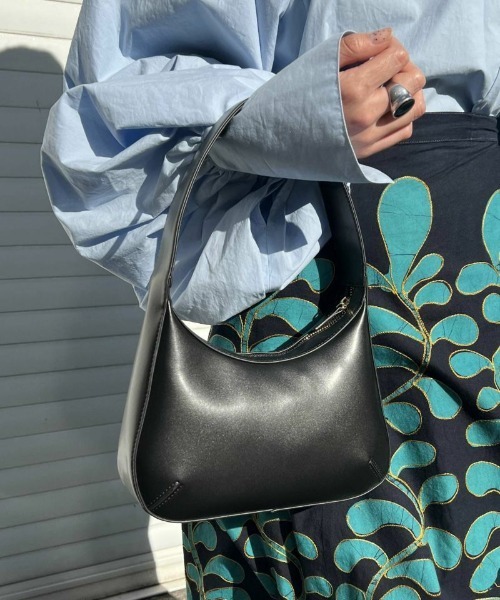 【美品】LEVERNIS(ル・ベルニ)Eco leather round bag セール】LEVERNIS(ル・ベルニ)Eco leather round bag