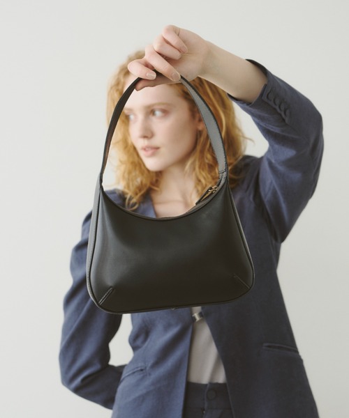 【美品】LEVERNIS(ル・ベルニ)Eco leather round bag セール】LEVERNIS(ル・ベルニ)Eco leather round bag