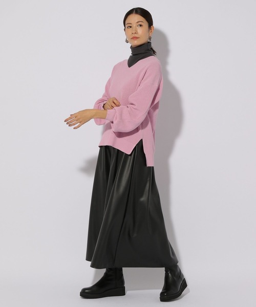 Elura（エルーラ）の「こなれVネックニット/289176（ニット/セーター・レディース・ライトイエロー/ネイビー/ライトベージュ/ライトピンク・LARGE/MEDIUM/SMALL）」の16枚目の写真