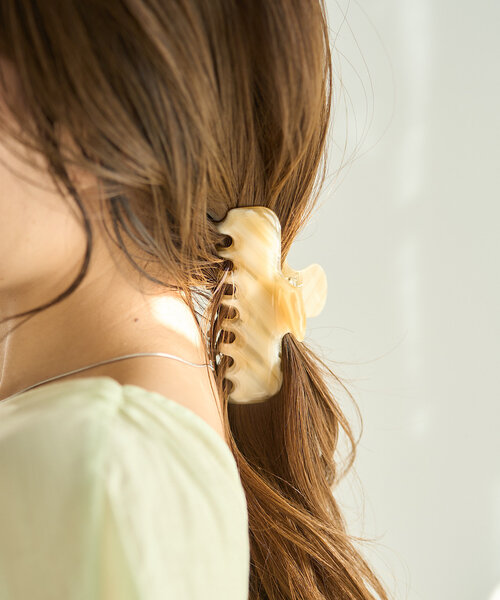 Kastane（カスタネ）の「【fiw.】ワイドヘアクリップ（バレッタ/ヘアクリップ・レディース・アイボリー/ブラウン・FREE）」の2枚目の写真