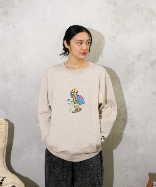 NANGA(ナンガ)の「NANGA / ナンガ ECO HYBRID SWEATSHIRT(OUT DOOR MAN PT) エコハイブリッド スウェットシャツ アウトドアマンプリント(Tシャツ/カットソー・メンズ・オートミール/グレー・MEDIUM/LARGE/X-LARGE)」の1枚目の写真