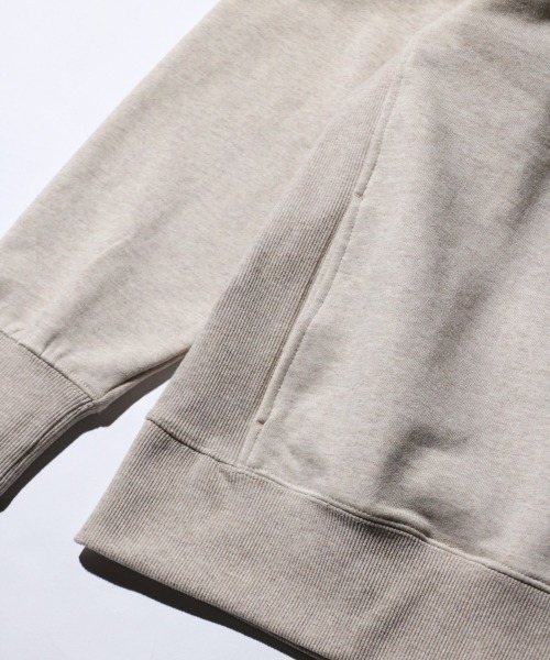 NANGA(ナンガ)の「NANGA / ナンガ ECO HYBRID SWEATSHIRT(OUT DOOR MAN PT) エコハイブリッド スウェットシャツ アウトドアマンプリント(Tシャツ/カットソー・メンズ・オートミール/グレー・MEDIUM/LARGE/X-LARGE)」の15枚目の写真
