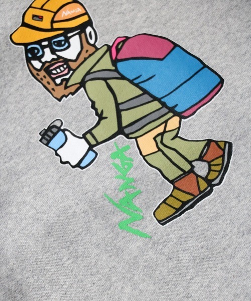 NANGA(ナンガ)の「NANGA / ナンガ ECO HYBRID SWEATSHIRT(OUT DOOR MAN PT) エコハイブリッド スウェットシャツ アウトドアマンプリント(Tシャツ/カットソー・メンズ・オートミール/グレー・MEDIUM/LARGE/X-LARGE)」の6枚目の写真