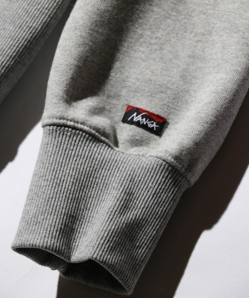 NANGA(ナンガ)の「NANGA / ナンガ ECO HYBRID SWEATSHIRT(OUT DOOR MAN PT) エコハイブリッド スウェットシャツ アウトドアマンプリント(Tシャツ/カットソー・メンズ・オートミール/グレー・MEDIUM/LARGE/X-LARGE)」の7枚目の写真