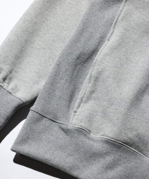 NANGA(ナンガ)の「NANGA / ナンガ ECO HYBRID SWEATSHIRT(OUT DOOR MAN PT) エコハイブリッド スウェットシャツ アウトドアマンプリント(Tシャツ/カットソー・メンズ・オートミール/グレー・MEDIUM/LARGE/X-LARGE)」の8枚目の写真