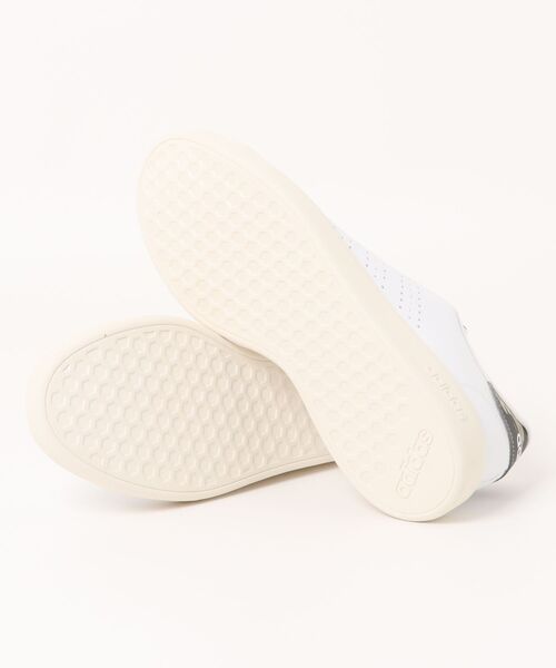 adidas(アディダス)の「《adidas》ADVANCOURT BASE 2.0 U(スニーカー・メンズ・ホワイト系その他/ホワイト×グリーン・26.0cm/26.5cm/27.0cm/27.5cm/28.0cm/25.5cm/23.0cm/23.5cm/24.0cm/24.5cm/25.0cm)」の4枚目の写真
