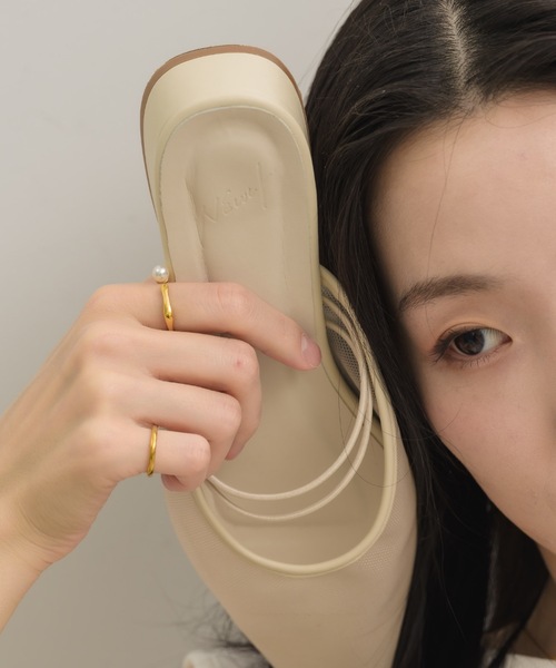 NEUNA（ヌナ）の「ポインテッドシアーミュール（パンプス・レディース・ブラック/アイボリー・MEDIUM/SMALL/LARGE）」の14枚目の写真